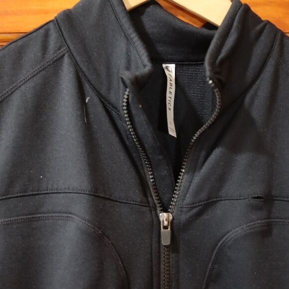 Fabletics Black Lightweight Full Zip Vest Running Hiking Athletic Vest Small - Picture 7 of 7